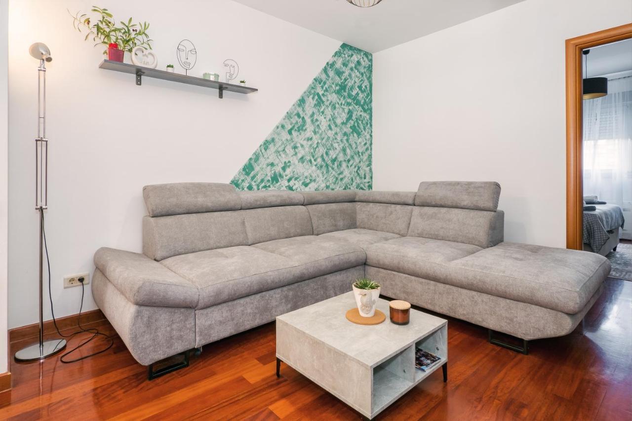 Appartamento Airy 2-Br Apt W/ Open Layout & Modern Design Spalato Esterno foto