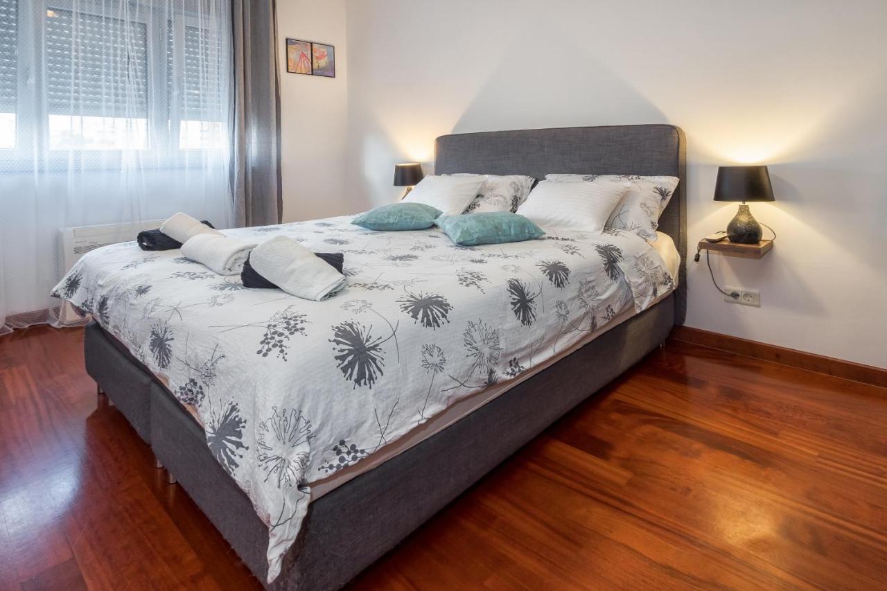 Appartamento Airy 2-Br Apt W/ Open Layout & Modern Design Spalato Esterno foto