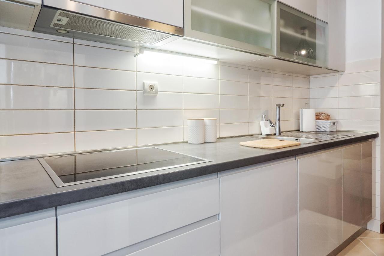 Appartamento Airy 2-Br Apt W/ Open Layout & Modern Design Spalato Esterno foto