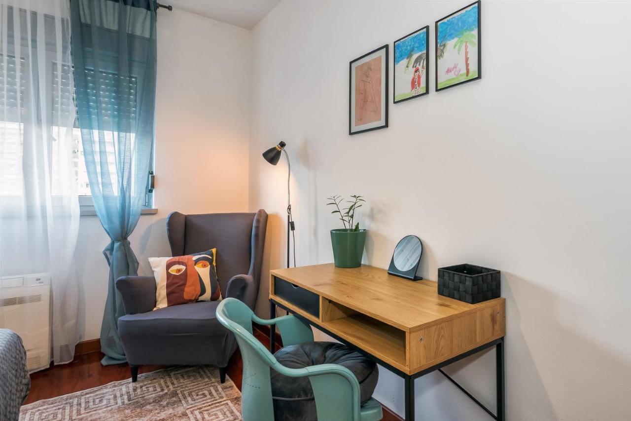 Appartamento Airy 2-Br Apt W/ Open Layout & Modern Design Spalato Esterno foto