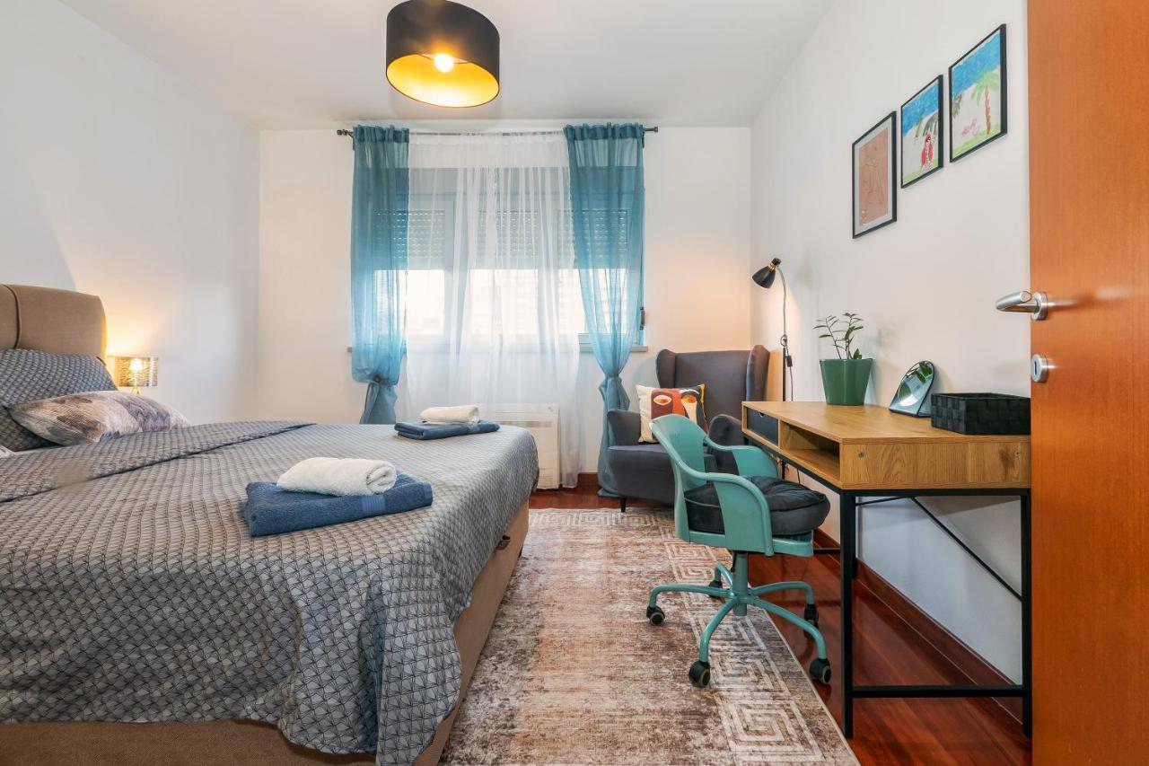 Appartamento Airy 2-Br Apt W/ Open Layout & Modern Design Spalato Esterno foto