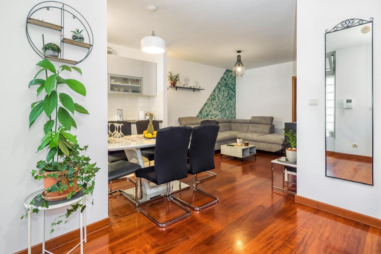 Appartamento Airy 2-Br Apt W/ Open Layout & Modern Design Spalato Esterno foto