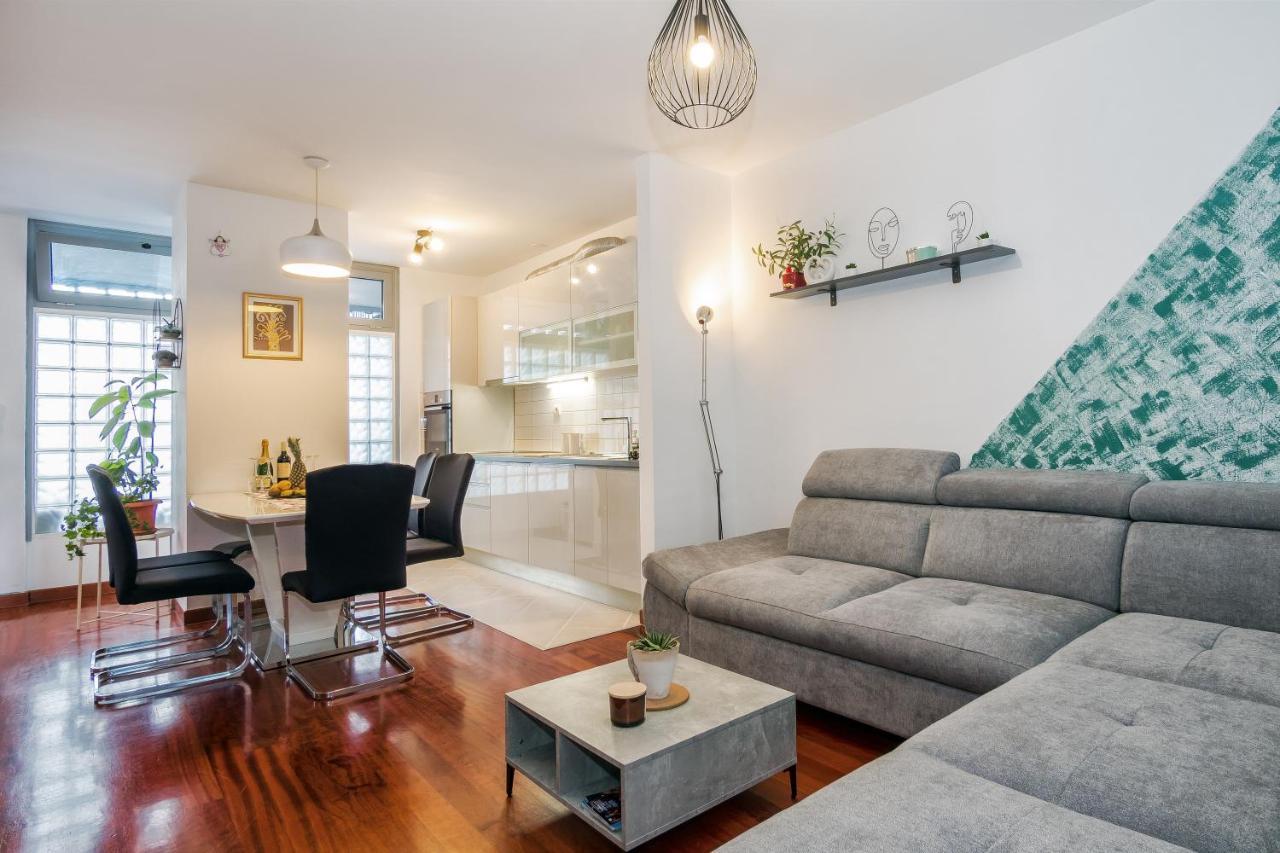 Appartamento Airy 2-Br Apt W/ Open Layout & Modern Design Spalato Esterno foto