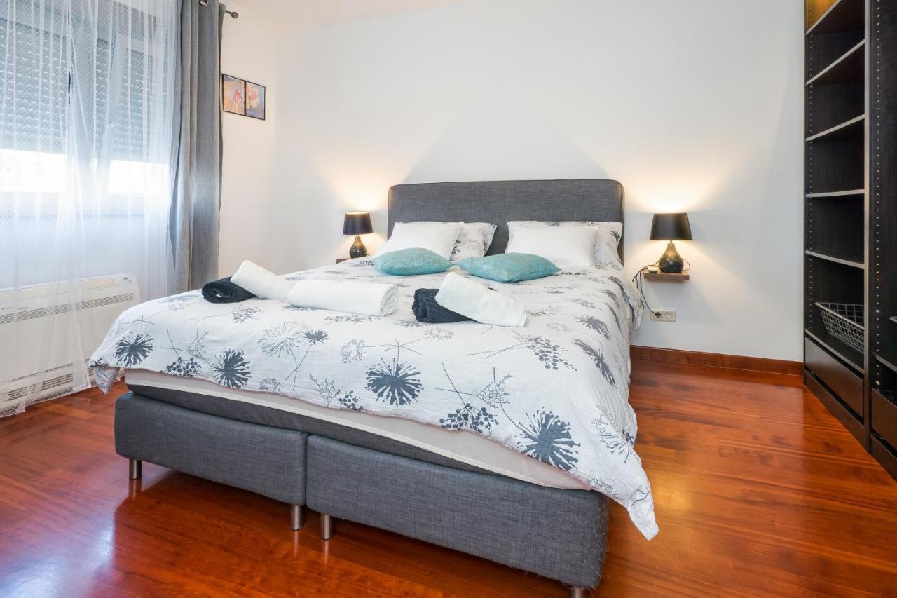 Appartamento Airy 2-Br Apt W/ Open Layout & Modern Design Spalato Esterno foto