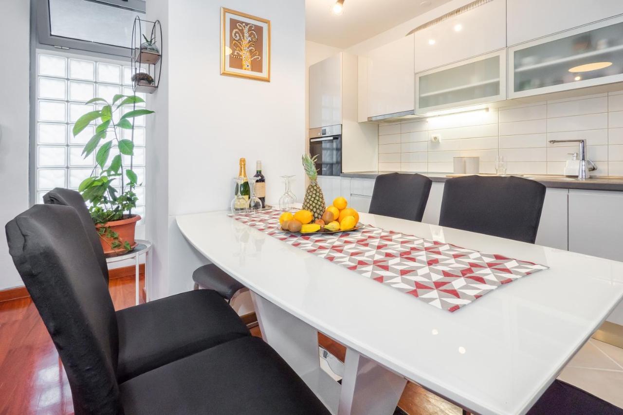 Appartamento Airy 2-Br Apt W/ Open Layout & Modern Design Spalato Esterno foto