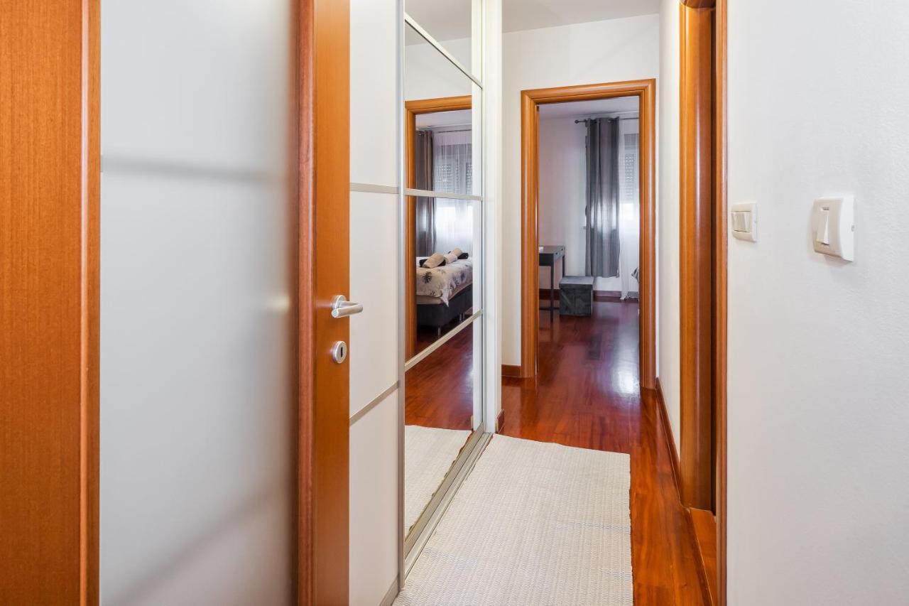 Appartamento Airy 2-Br Apt W/ Open Layout & Modern Design Spalato Esterno foto