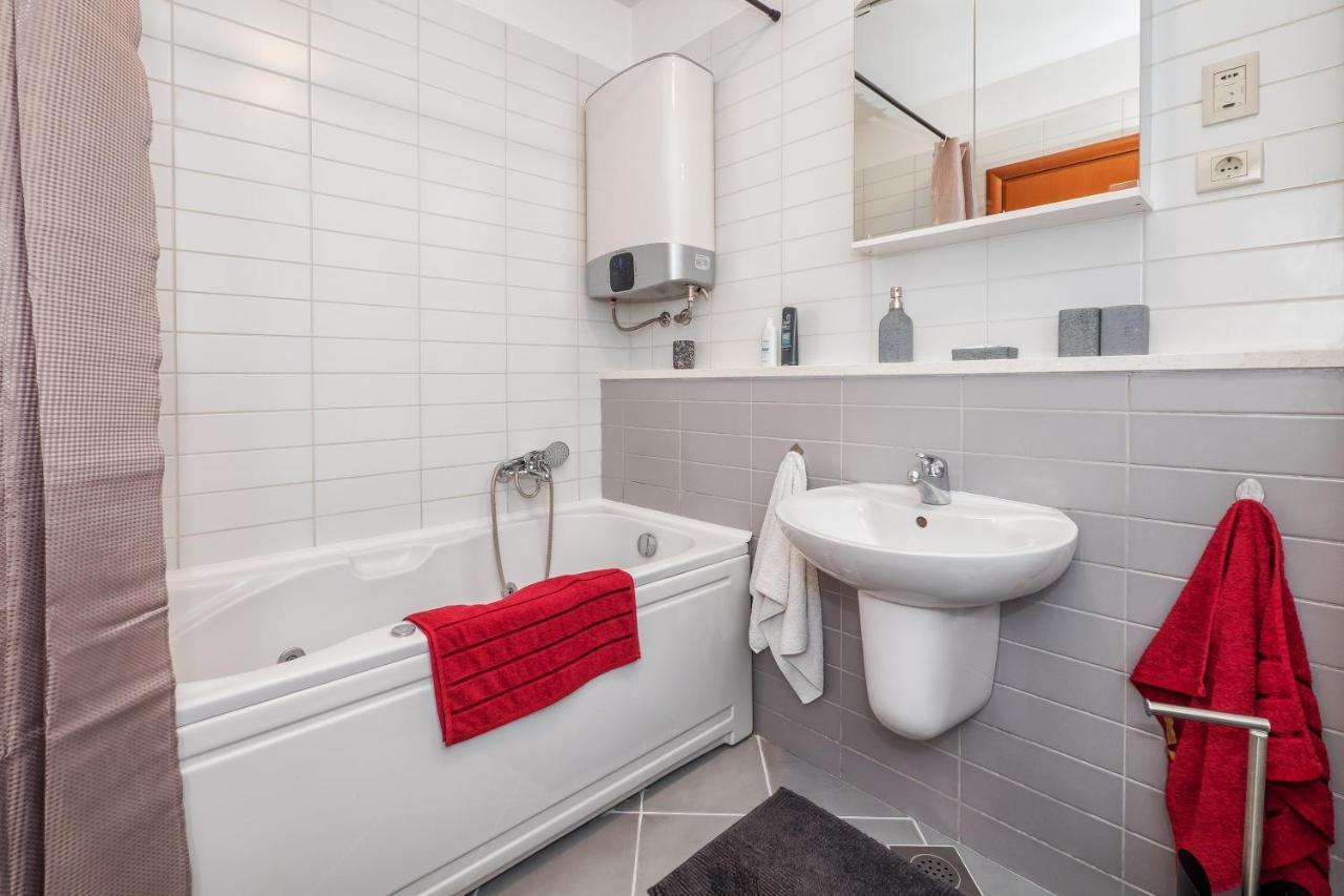 Appartamento Airy 2-Br Apt W/ Open Layout & Modern Design Spalato Esterno foto