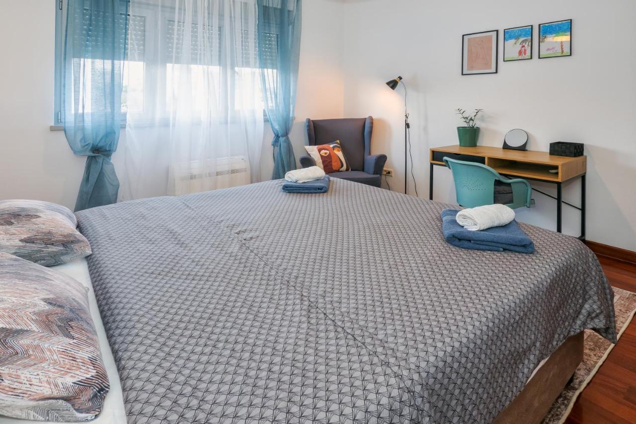 Appartamento Airy 2-Br Apt W/ Open Layout & Modern Design Spalato Esterno foto