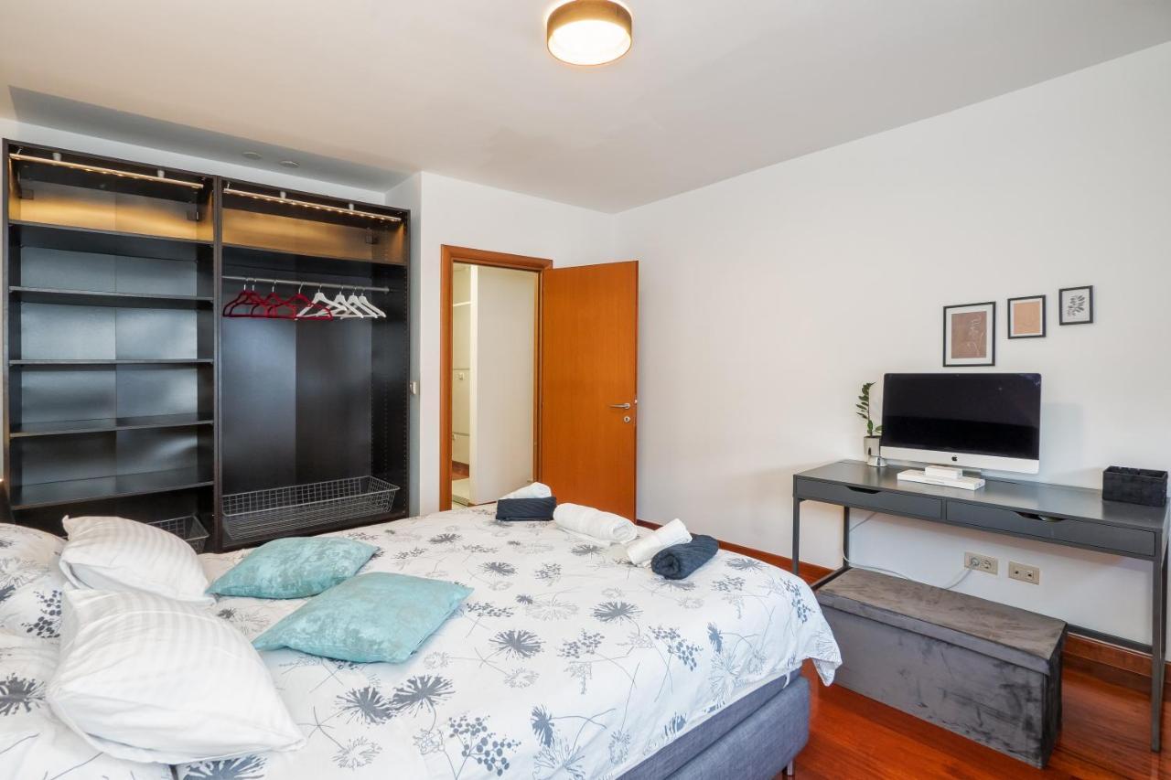 Appartamento Airy 2-Br Apt W/ Open Layout & Modern Design Spalato Esterno foto
