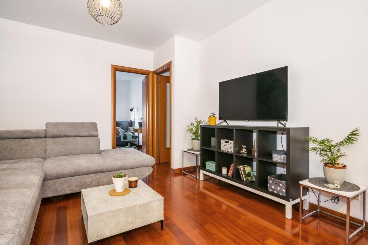 Appartamento Airy 2-Br Apt W/ Open Layout & Modern Design Spalato Esterno foto