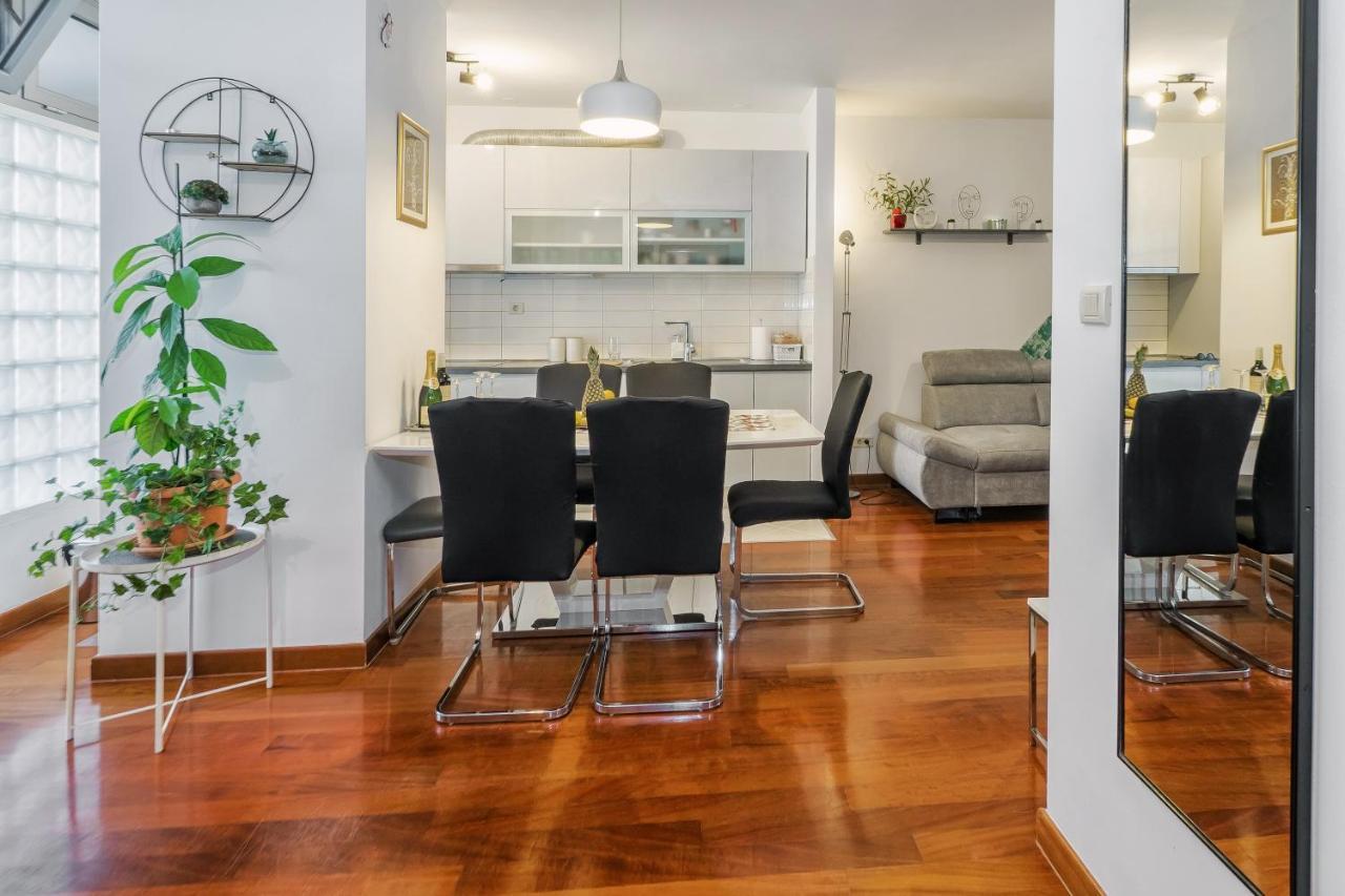 Appartamento Airy 2-Br Apt W/ Open Layout & Modern Design Spalato Esterno foto