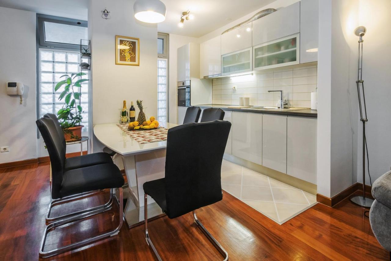 Appartamento Airy 2-Br Apt W/ Open Layout & Modern Design Spalato Esterno foto
